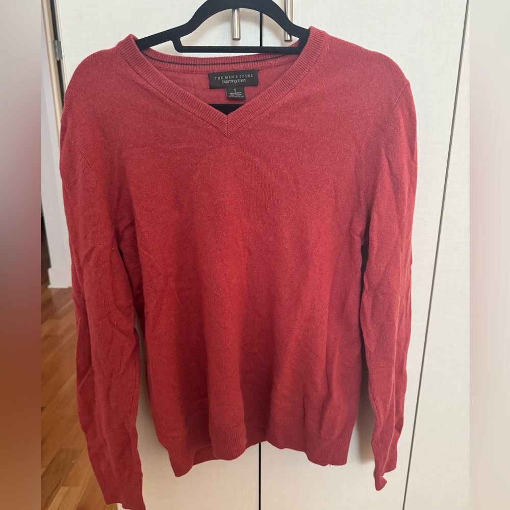 Bloomingdales men’s cashmere v neck sweater - Small